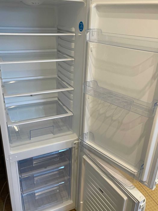 Холодильник Hansa 170х55х50 майже новий, пахне як з магазину, надійний