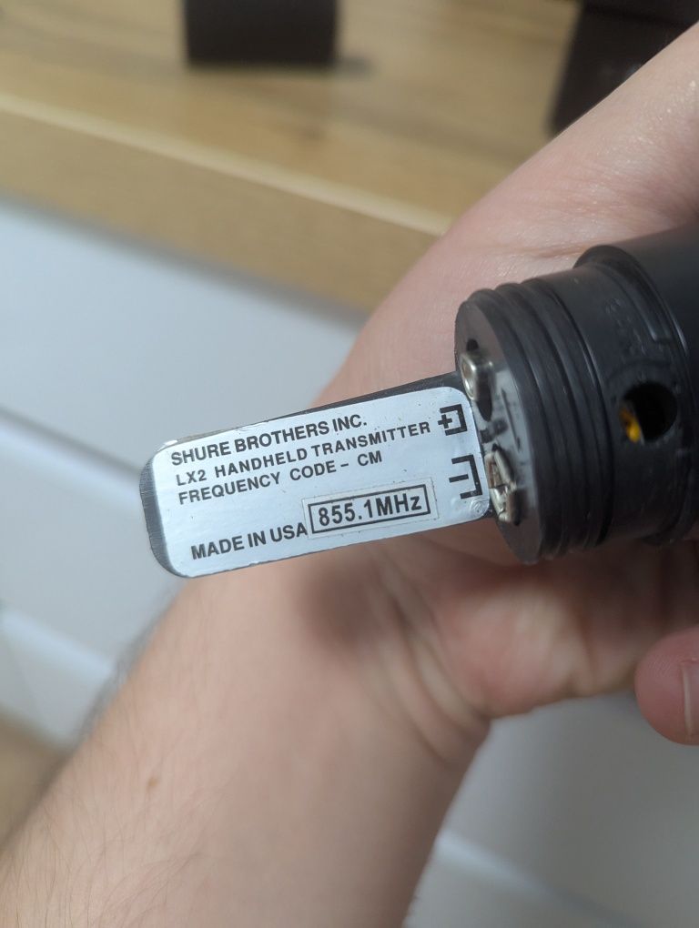 Набір радіомікрофонів SHURE UHF-LX88-III і база ALPHARD