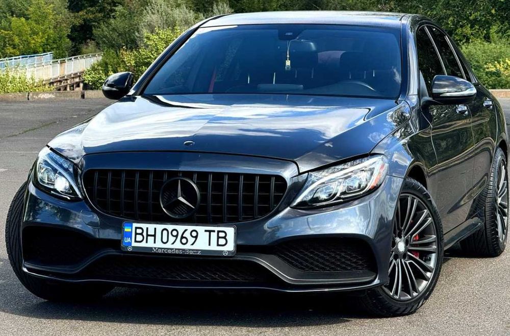 Передний бампер AMG C63 Mercedes W205 2014-2019 року