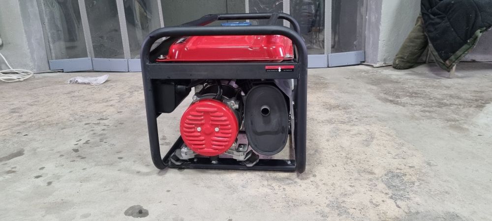 Продам бензиновий генератор Edon PT3800D
