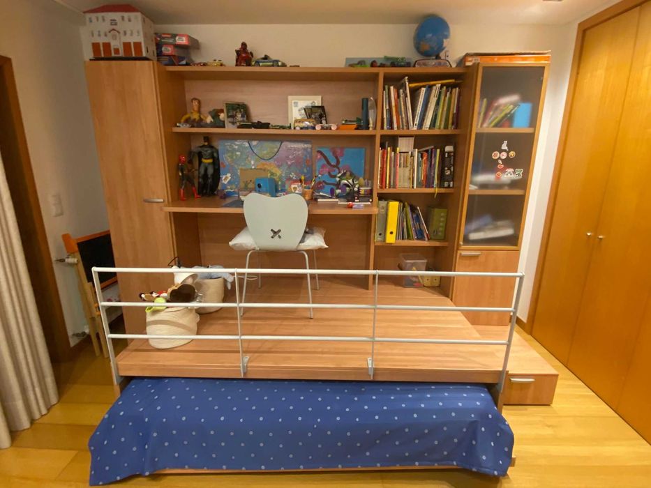 Quarto juvenil Combi (cama e secretária com arrumos)