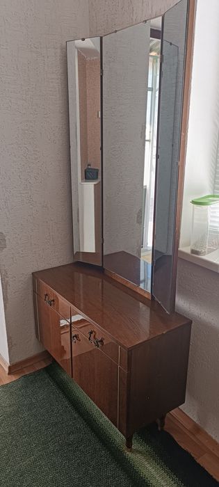 Трюмо з дзеркалом радянське