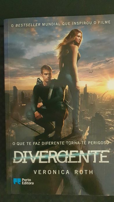 Livro Divergente Semi-Novo