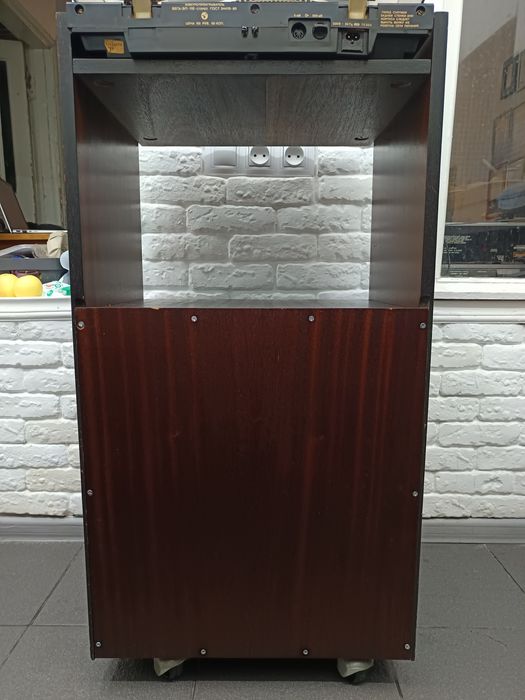 Стойка для аудио аппаратуры Radiotehnika