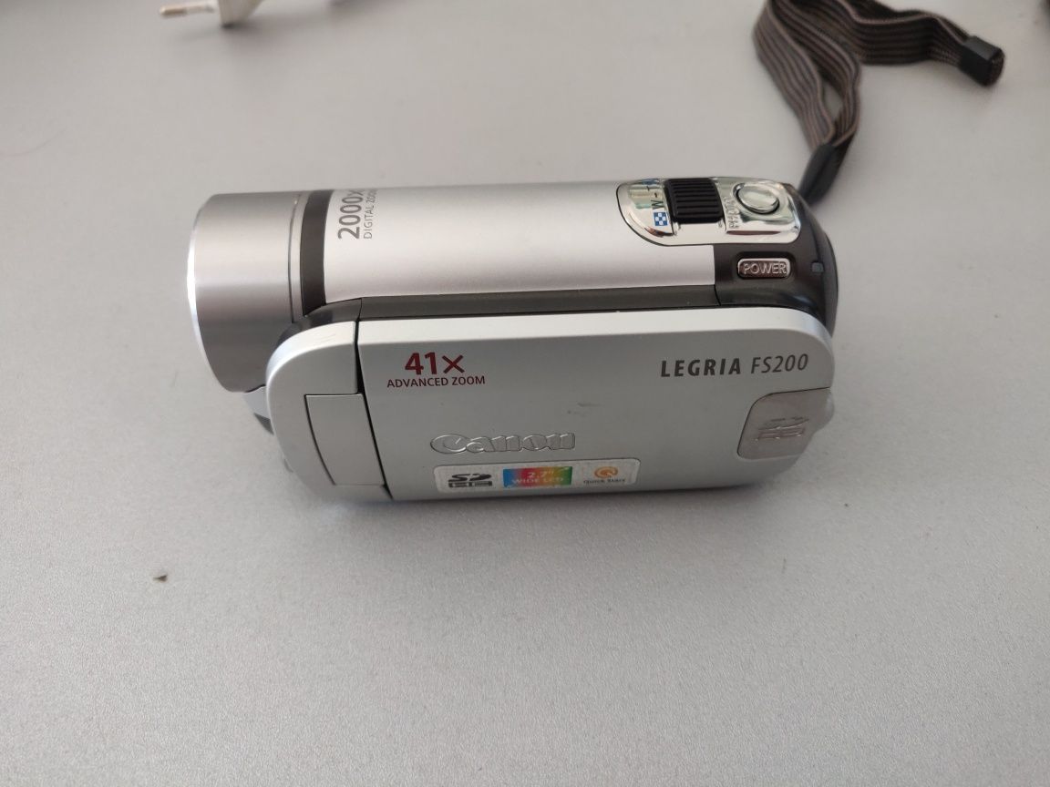 Відеокамера Canon Legria FS200 e