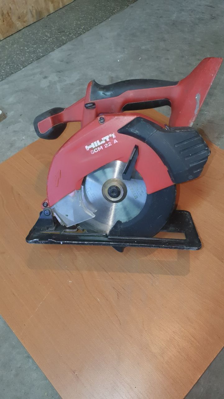 Продам аккумуляторную пилу по металлу Hilti