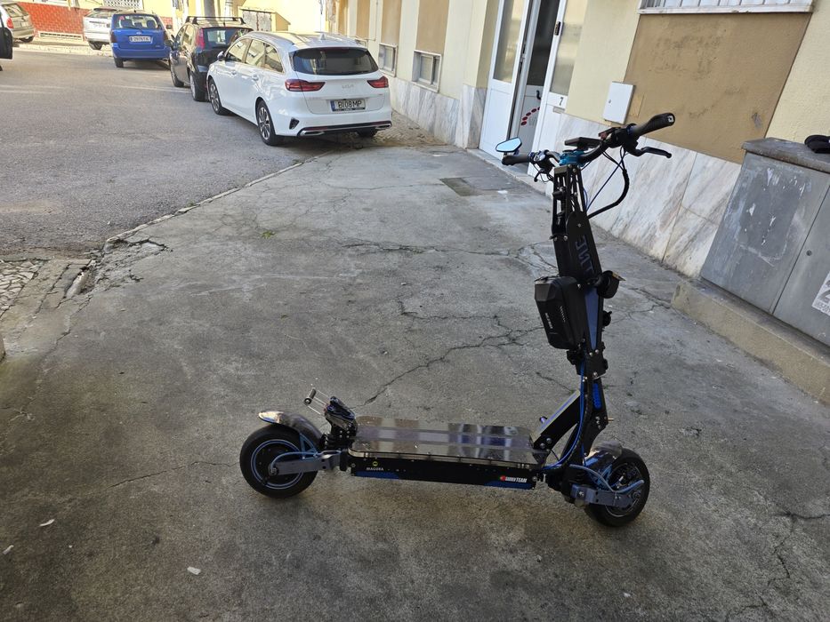 Vende se trotineta elétrica