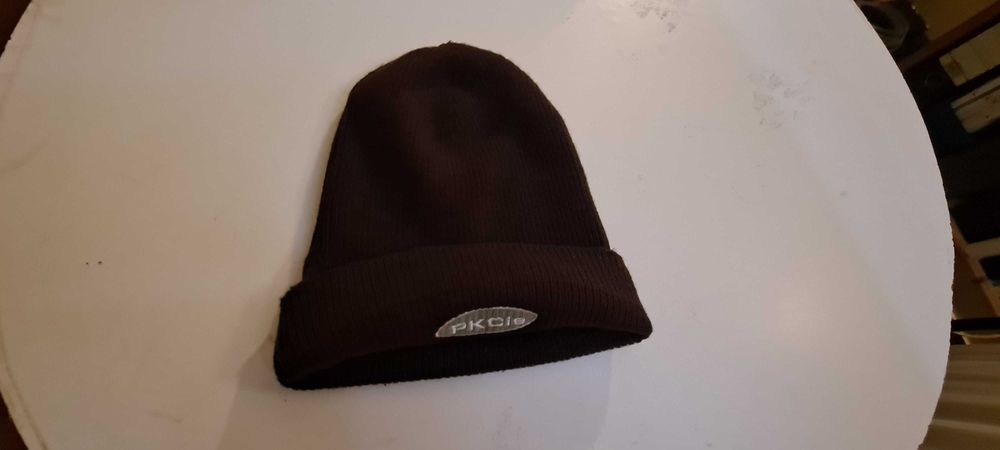 Conjunto com cachecol, luvas e gorro [EXCELENTE ESTADO]