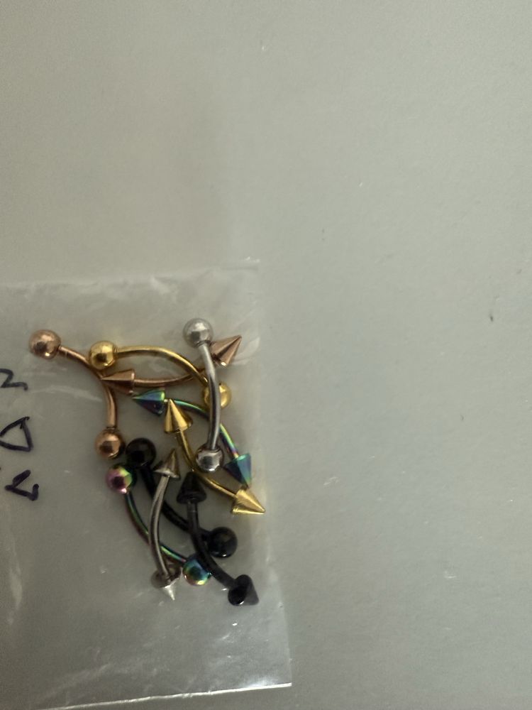 Piercing orelha/ sobrancelha