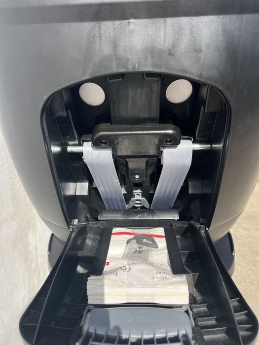 Cadeira Auto Britax Römer Dualfix M i-Size 360º com proteção SICT