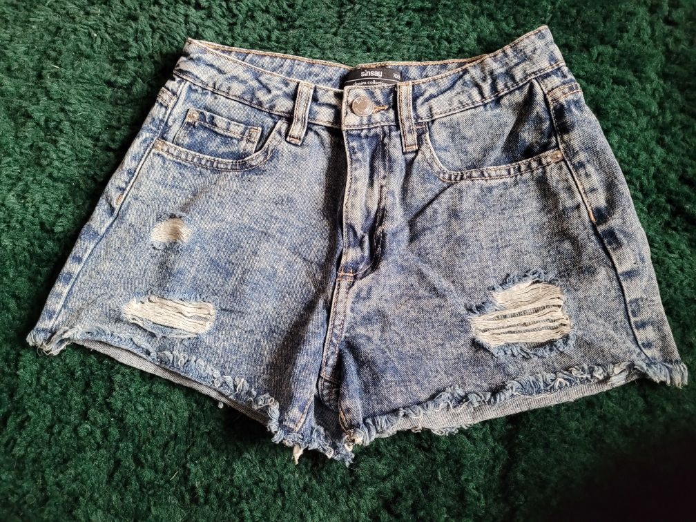 Krótkie jeansowe spodenki z dziurami XXS