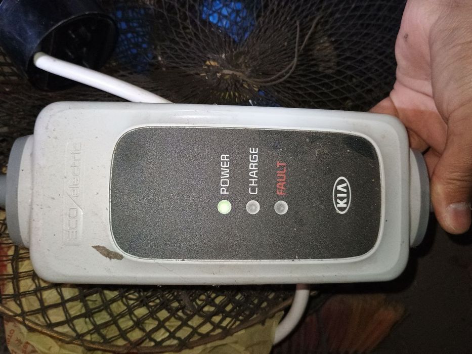 Продам зарядку для электромобиля лиф type1 на 12 ам-2.5 кв