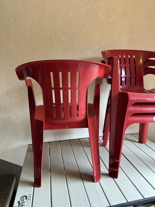 Крісло пластмасове