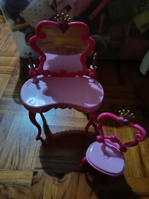 Toucador e cadeira Barbie