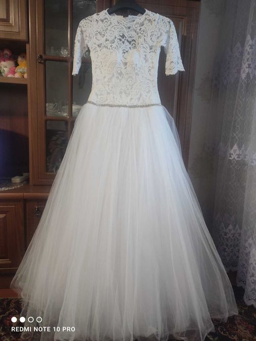 Продам весільну сукню