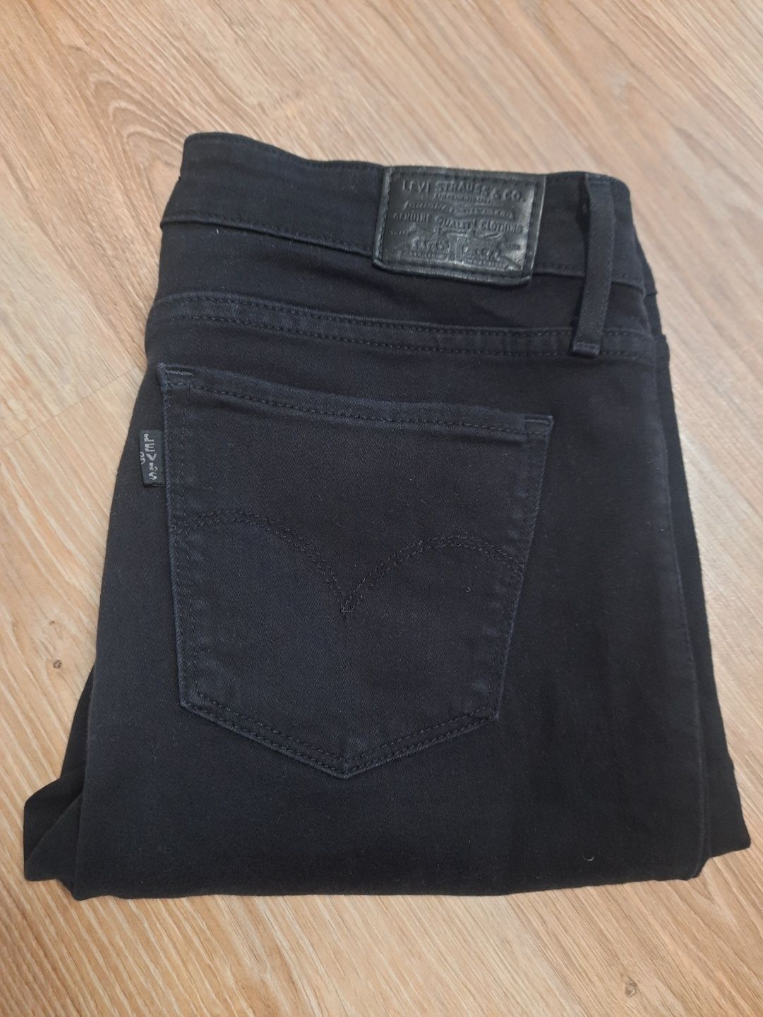 Джинсы Levi's 712 slim