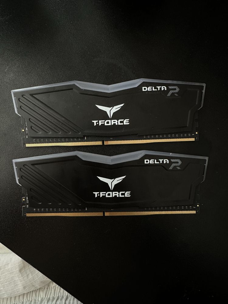 2 xTeam Group T-Force DELTA RGB 8GB 3000MHz CL16 Black DDR4