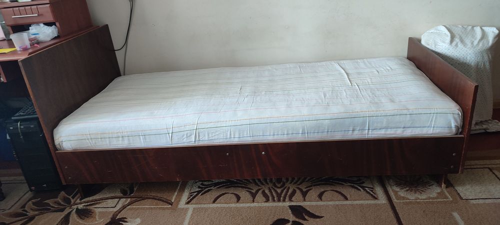 Продам ліжко полуторне