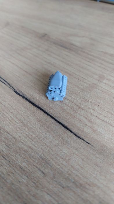 Silnik v16  Skala 1:64