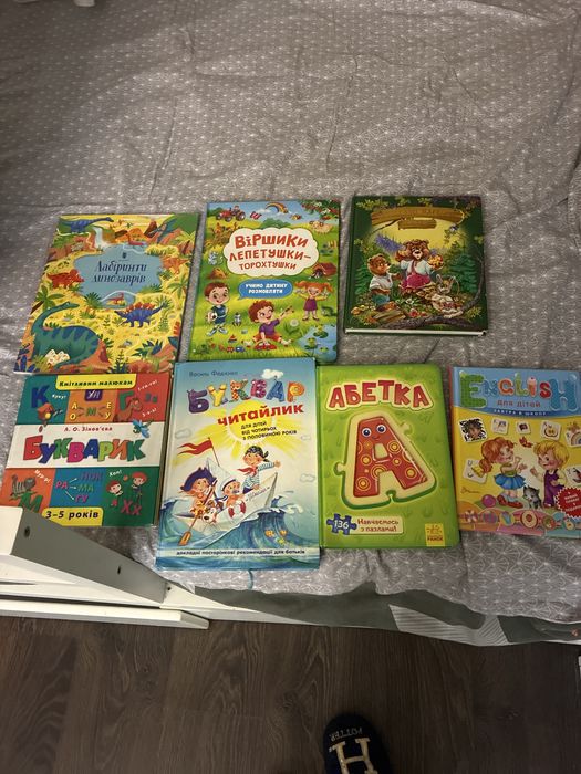 Букварі, англійська книжки