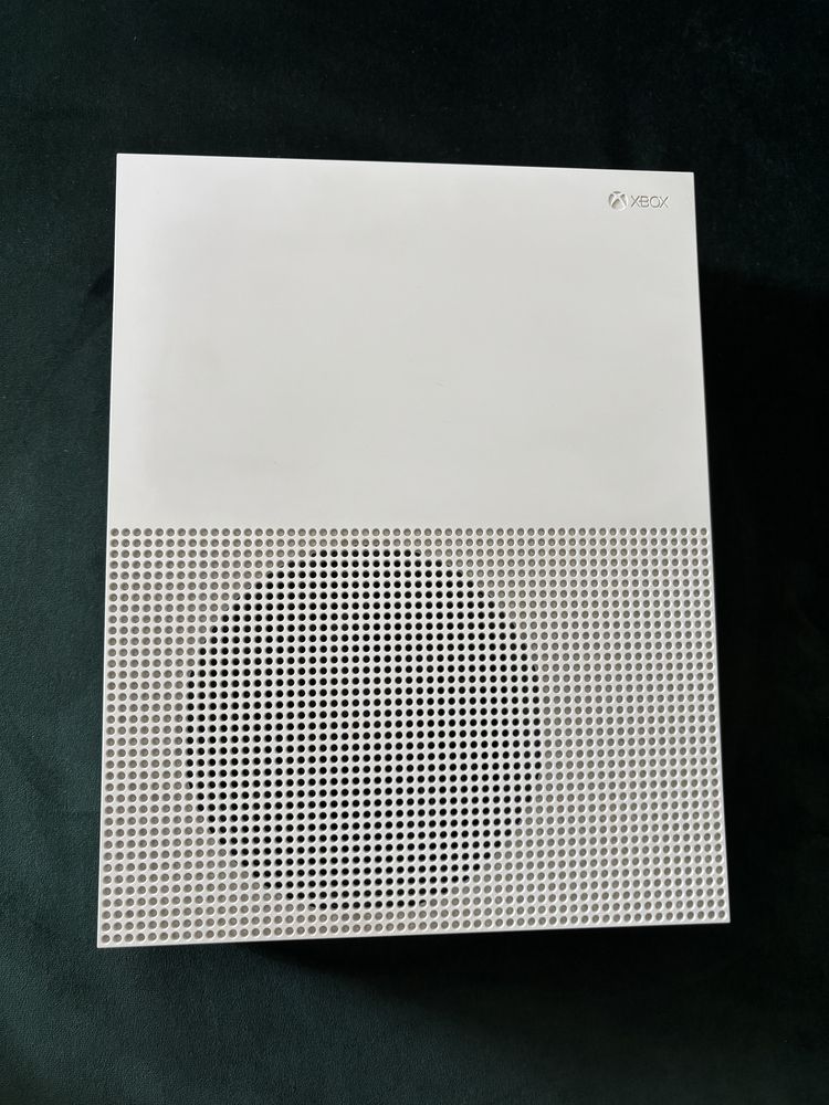 Xbox One S + 2 pady i 3 gry