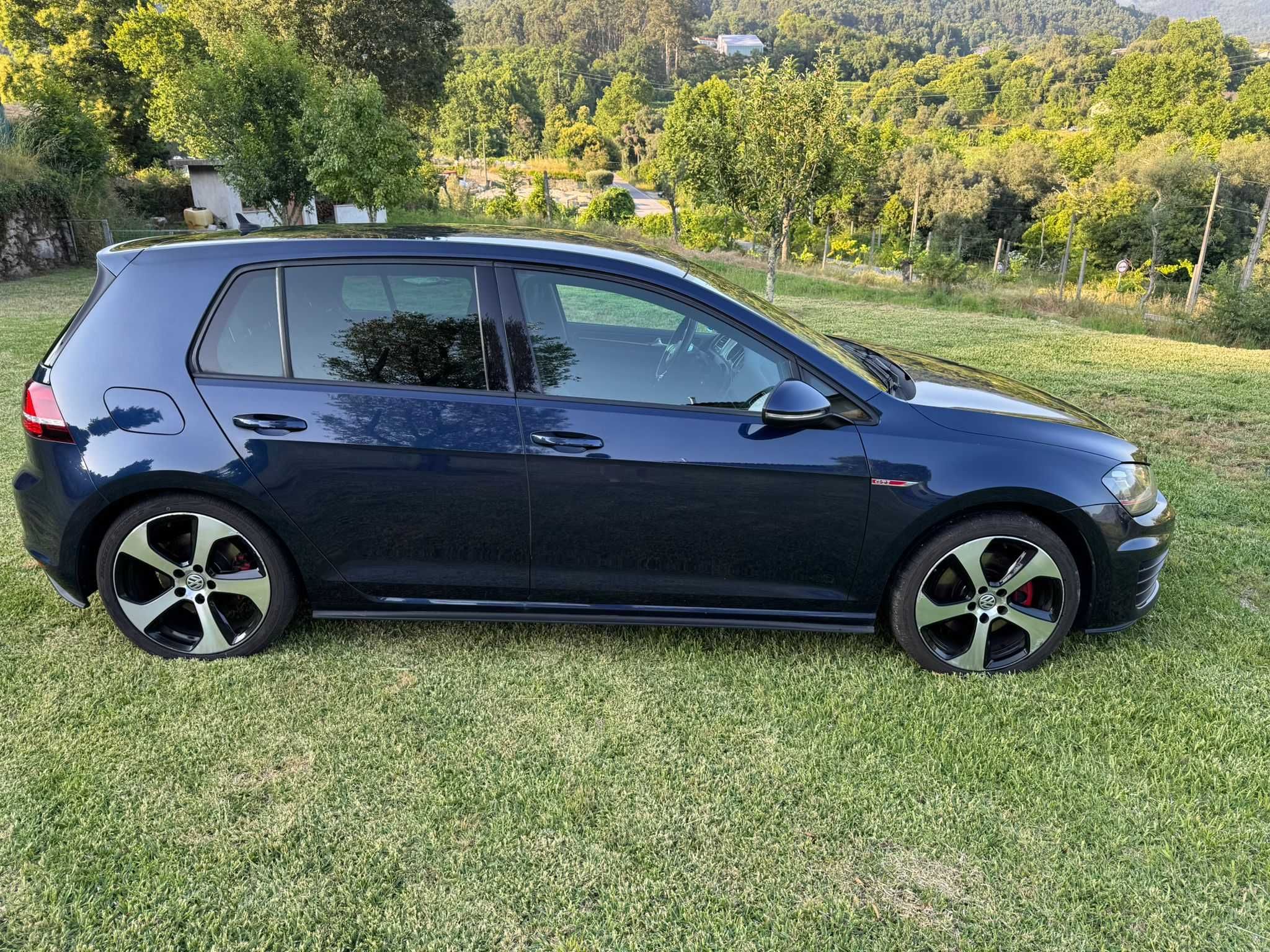 Volkswagen Golf 7 Gti - 220 cv - 5p - Manual