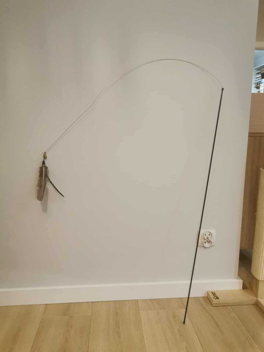 Teleskopowa wędka dla kota z piórkami