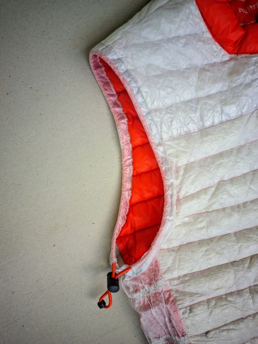 Kamizelka Peak Performance Dyneema - XS - 90% puch Ultralight