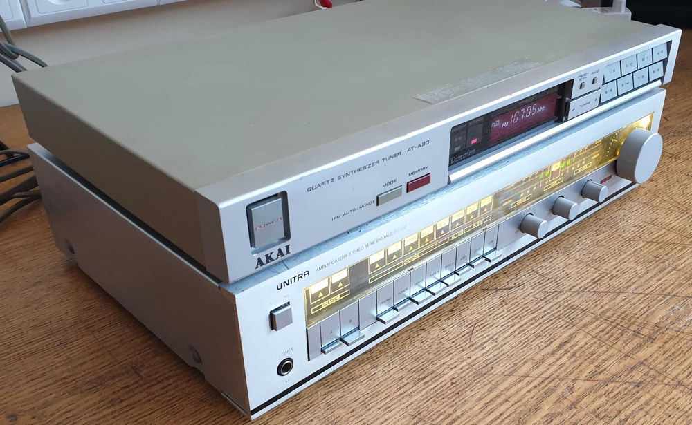 Tuner Akai AT-A301 pasuje wymiarami do wieży Unitra Diora