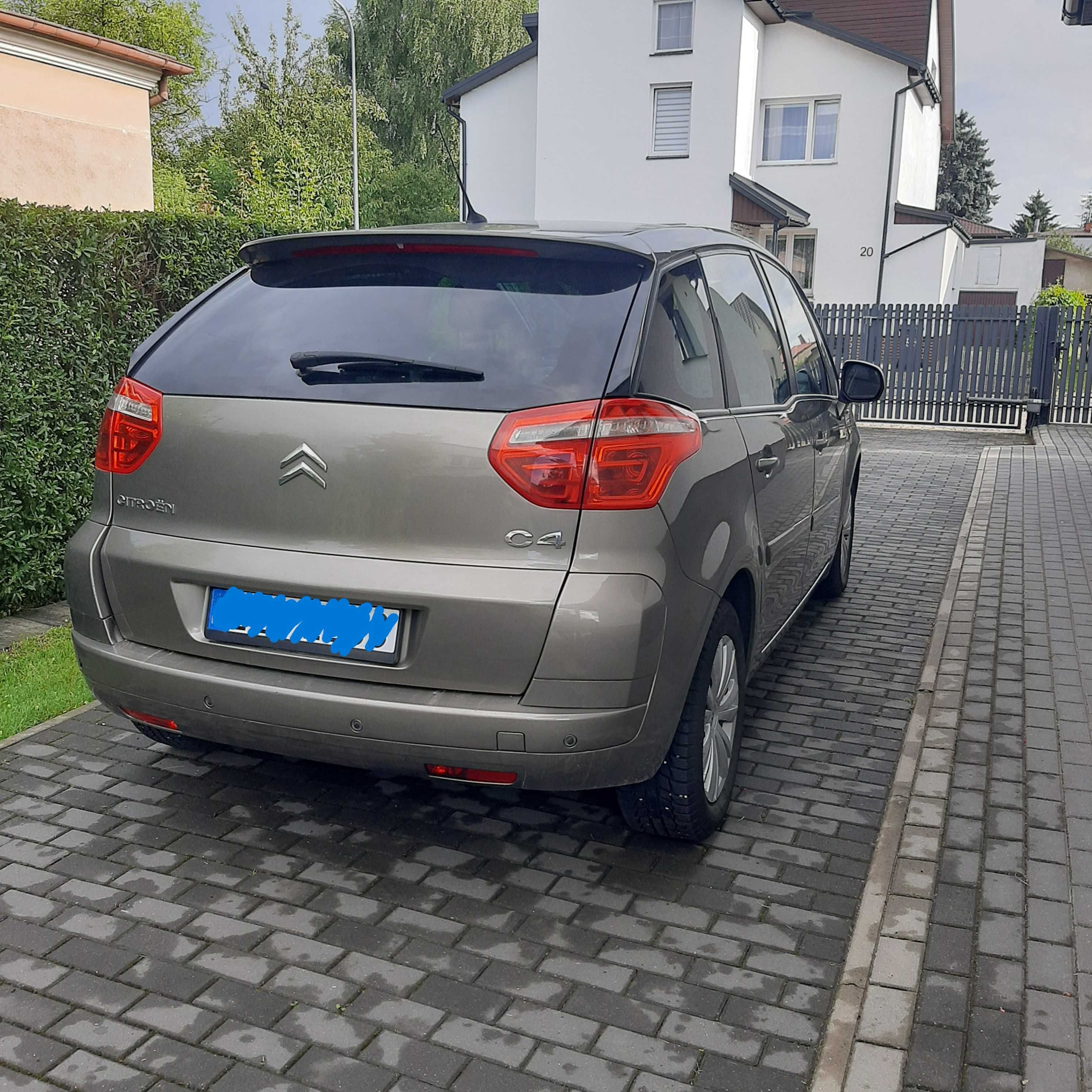 Sprzedam samochód Citroen C-4 Picasso z małym przebiegiem