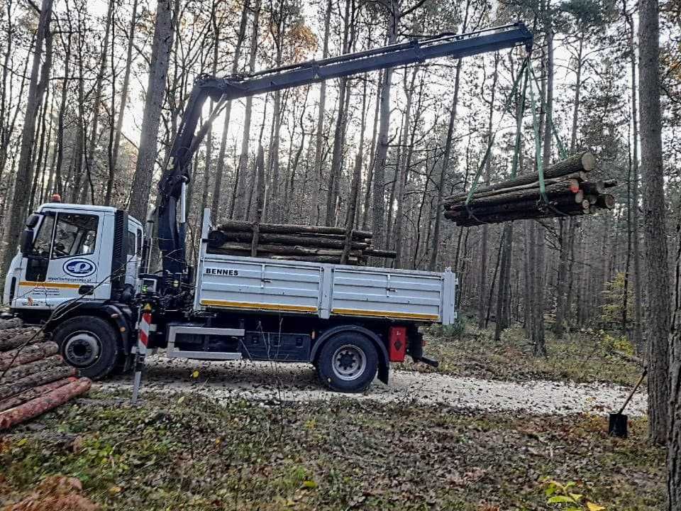 Samochód ciężarowy IVECO o ładowności 6,8 tony z HDS-em