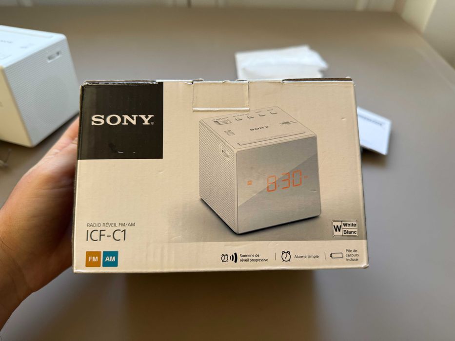 SONY ICF-C1 Портативний радіоприймач - годинник/радіо/будильник