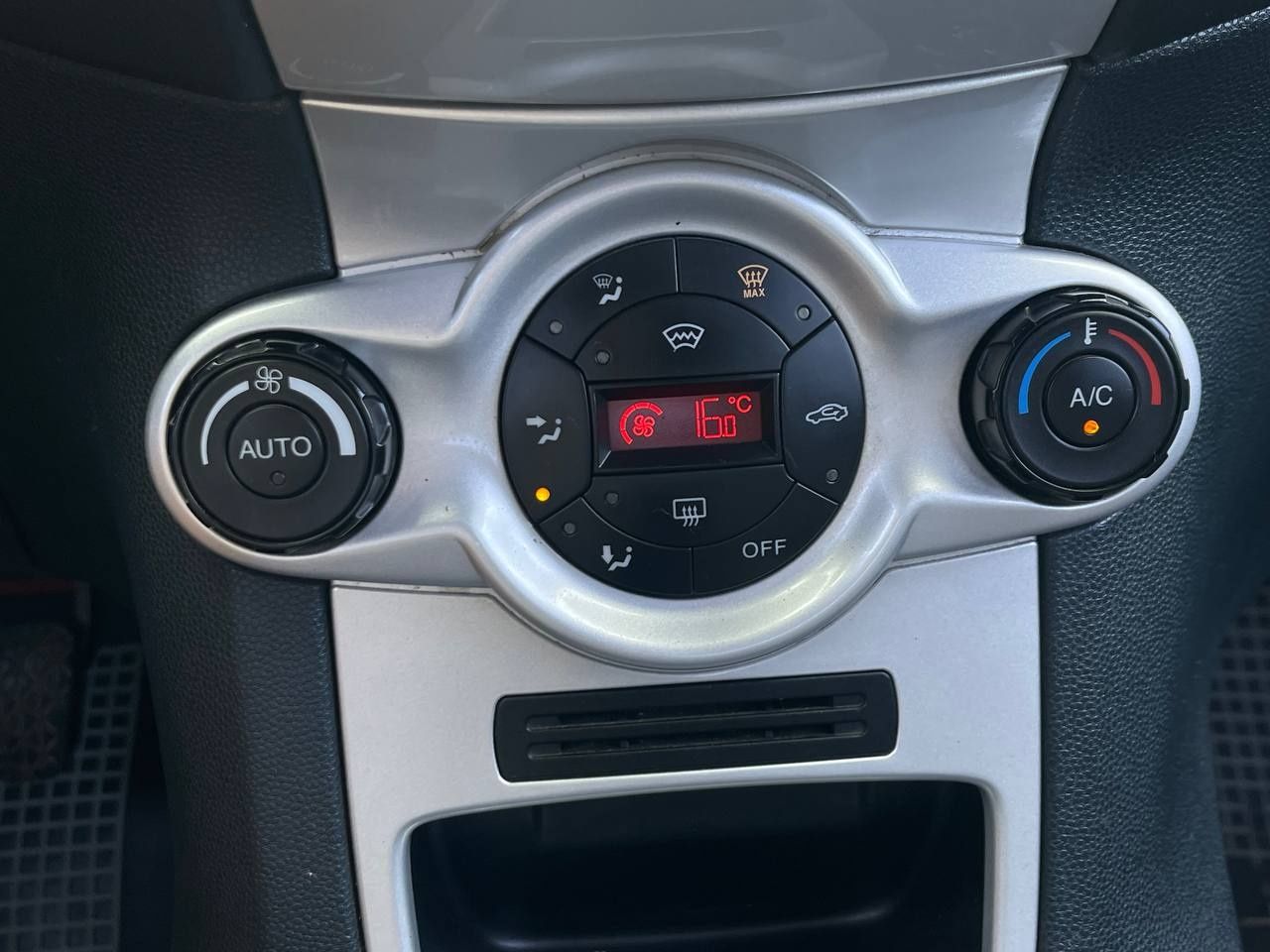 Ford Fiesta №3180 (ВНЕСОК від 15%) Альянс Авто Кривий Ріг
