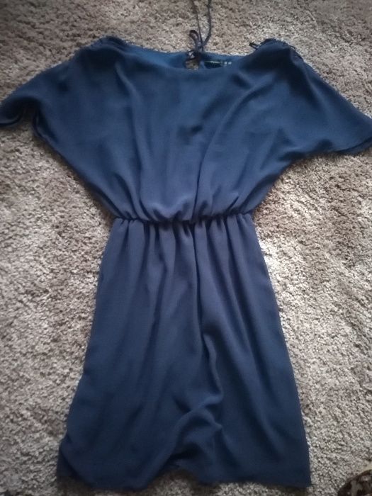 vestido azul marinho
