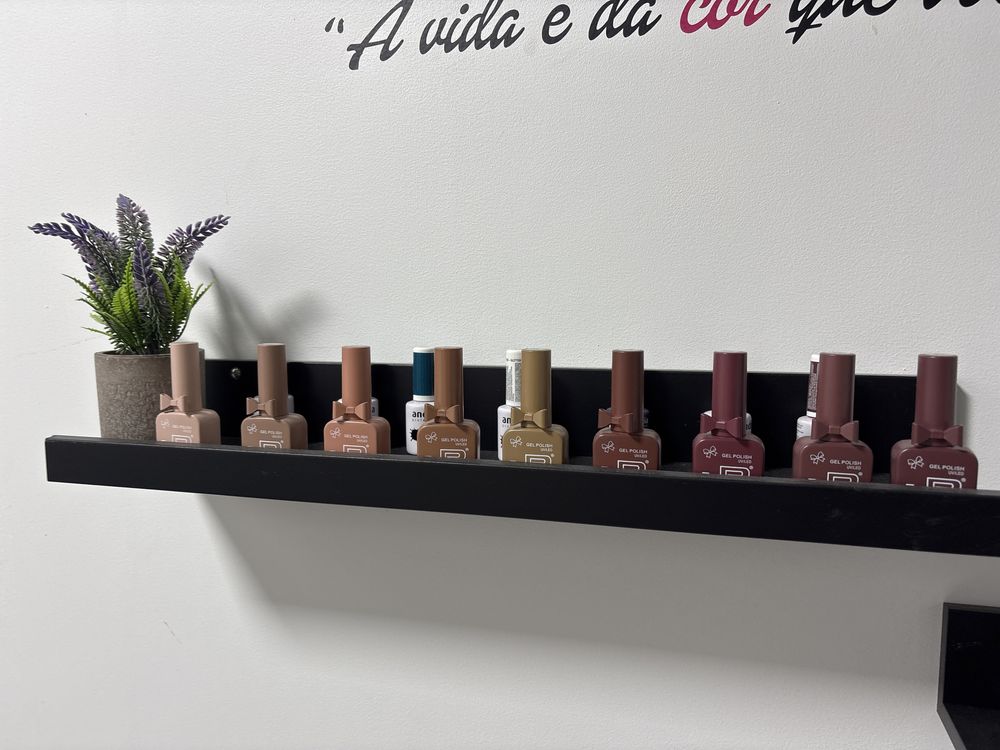 Vendo materiais de manicure