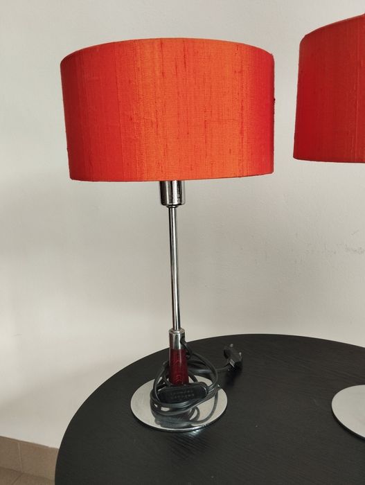 Candeeiros de Mesa pequenos em metal com abajur laranja