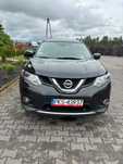 samochód osobowy nissan x-trail