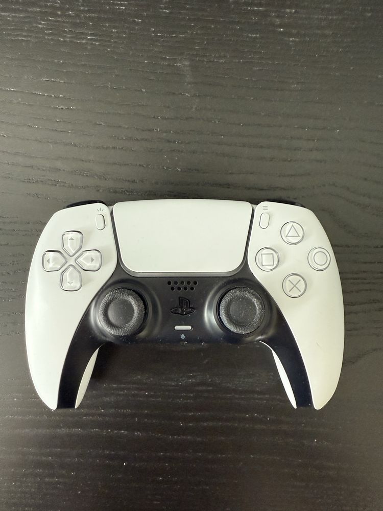 PlayStation 5 z kwietnia 2024 + napęd + 2 pady + RDR2 + FIFA 23