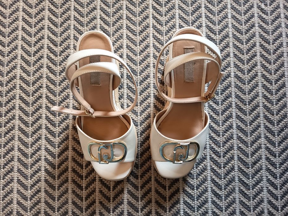 Sandálias liujo tamanho 37