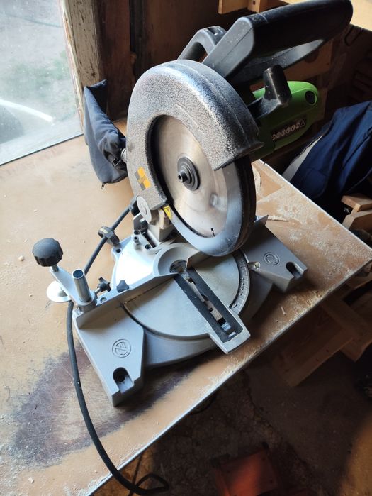 Торцювальна пила procraft 2100