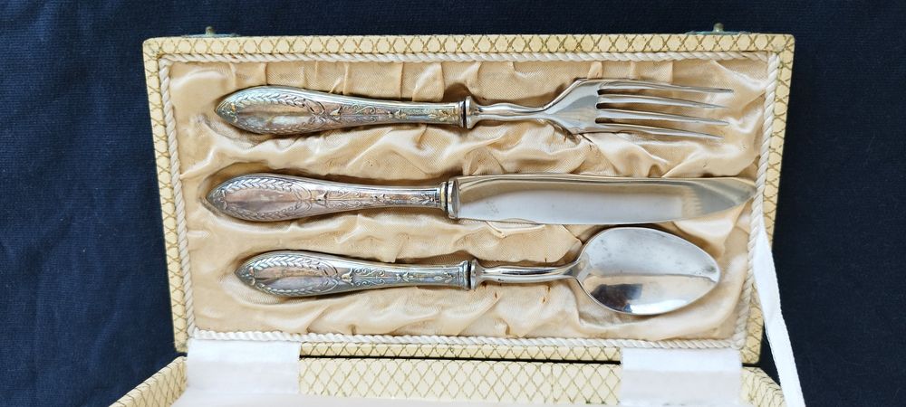 Conjunto de talheres de prata.