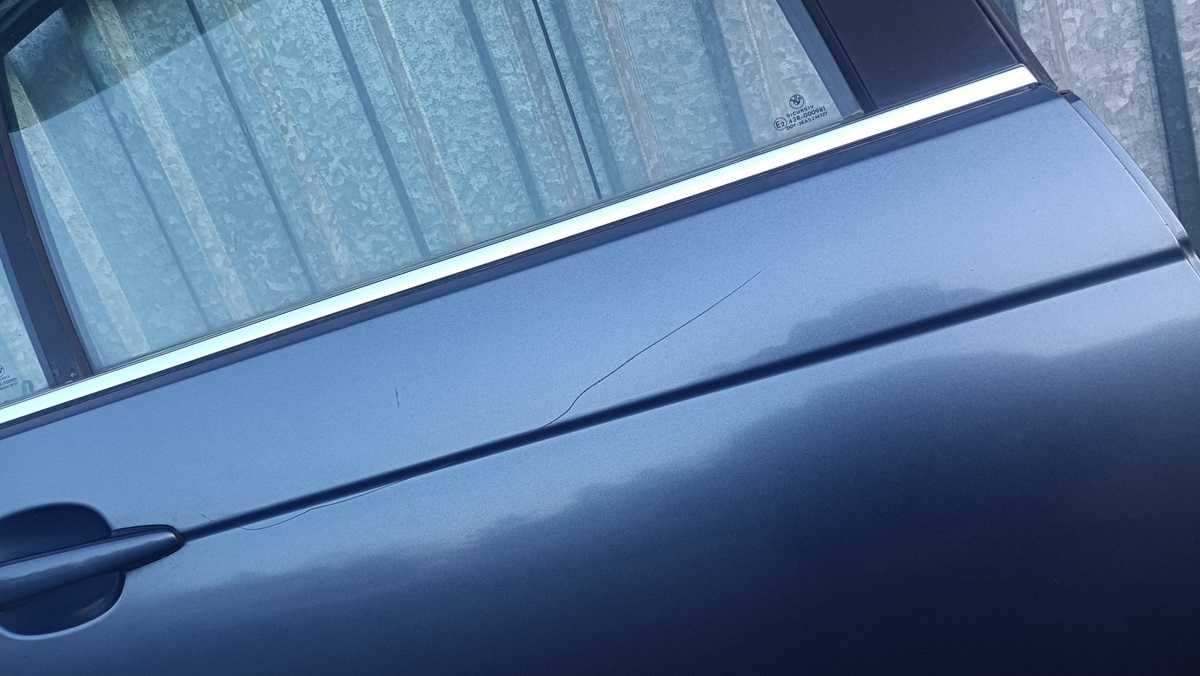 Kompletne drzwi prawe tylne BMW E46 sedan kolor STAHLBLAU METALLIC