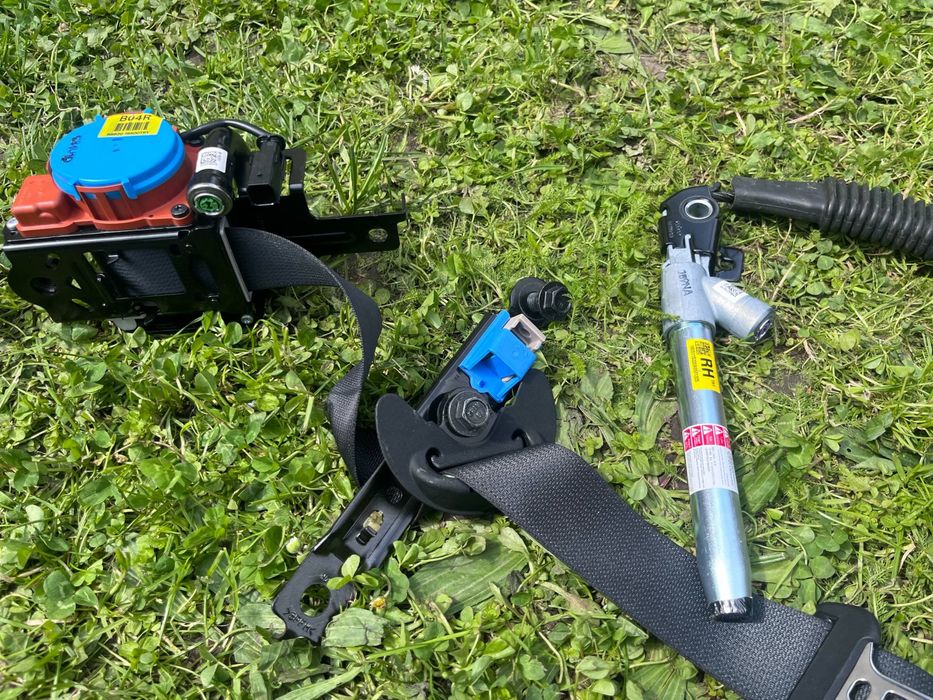 Pas przedni pasażera komplet Hyundai KONA 2017- OEM