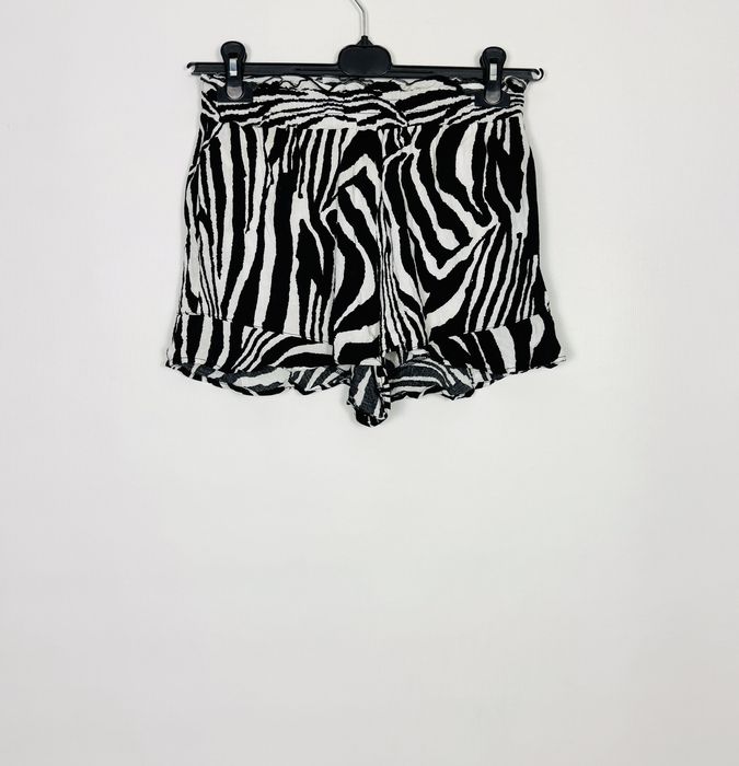 Czarno-białe szorty w zebrę S 36
