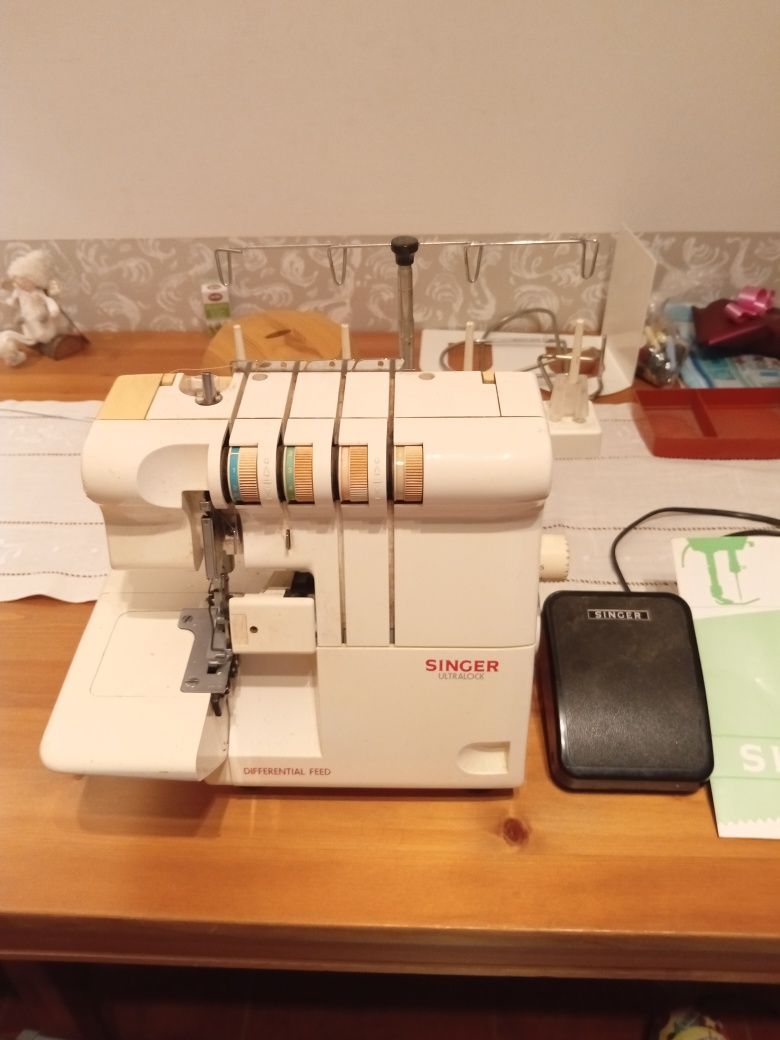 Máquina Costura Overlock Portátil SINGER Ultralock