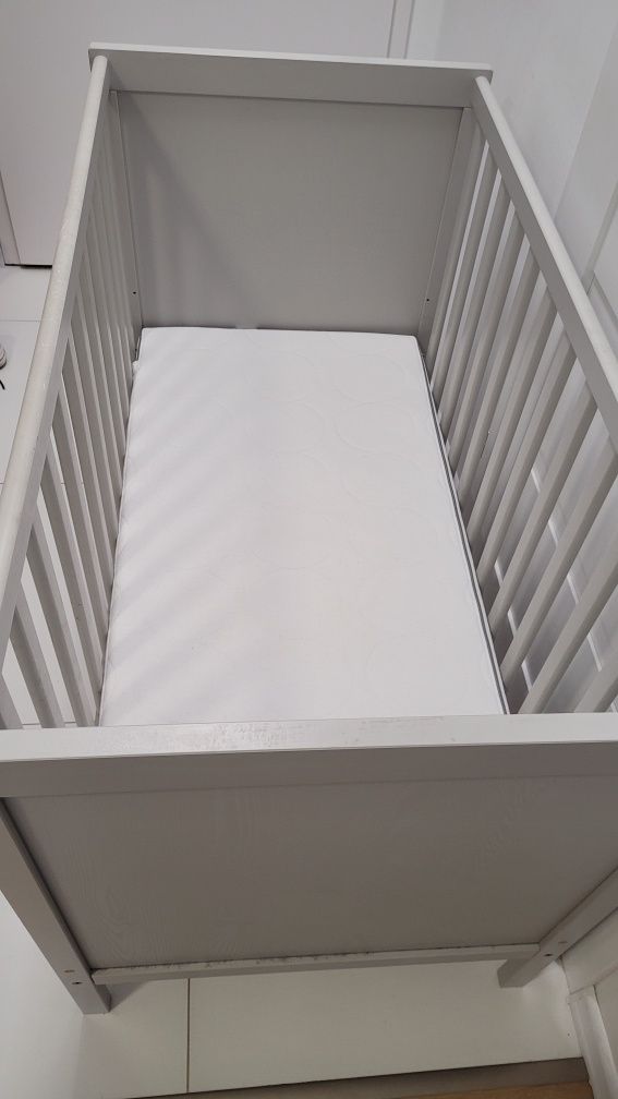 Łóżeczko Ikea Sundvik  jasno szare z materacem BDB