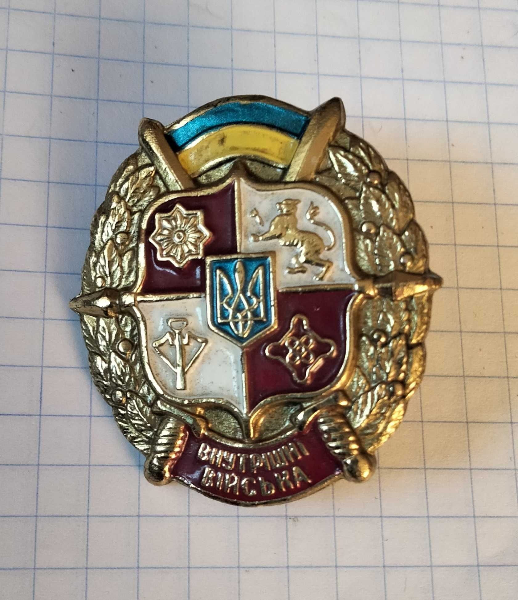 Околыши на берет та знаки різні