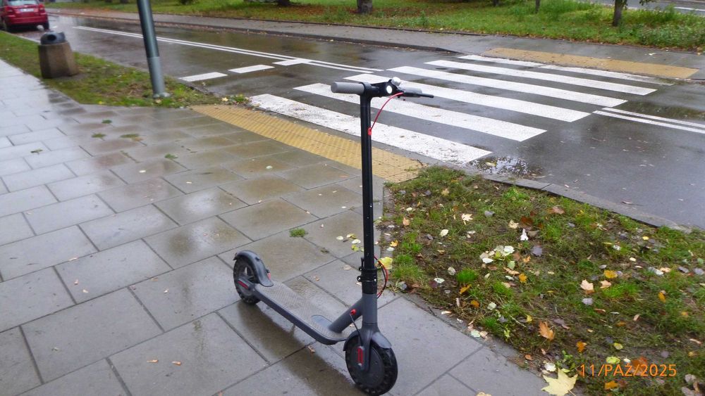 Hulajnoga klon xiaomi m365 sprawna prawie nowa 25KM/H ,zasięg max 45KM