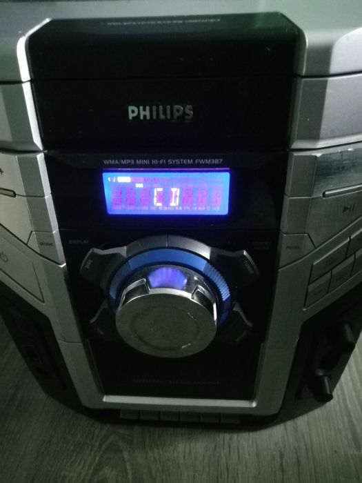 Wieża philips posiada wejście na USB jest na 3 płyty CD