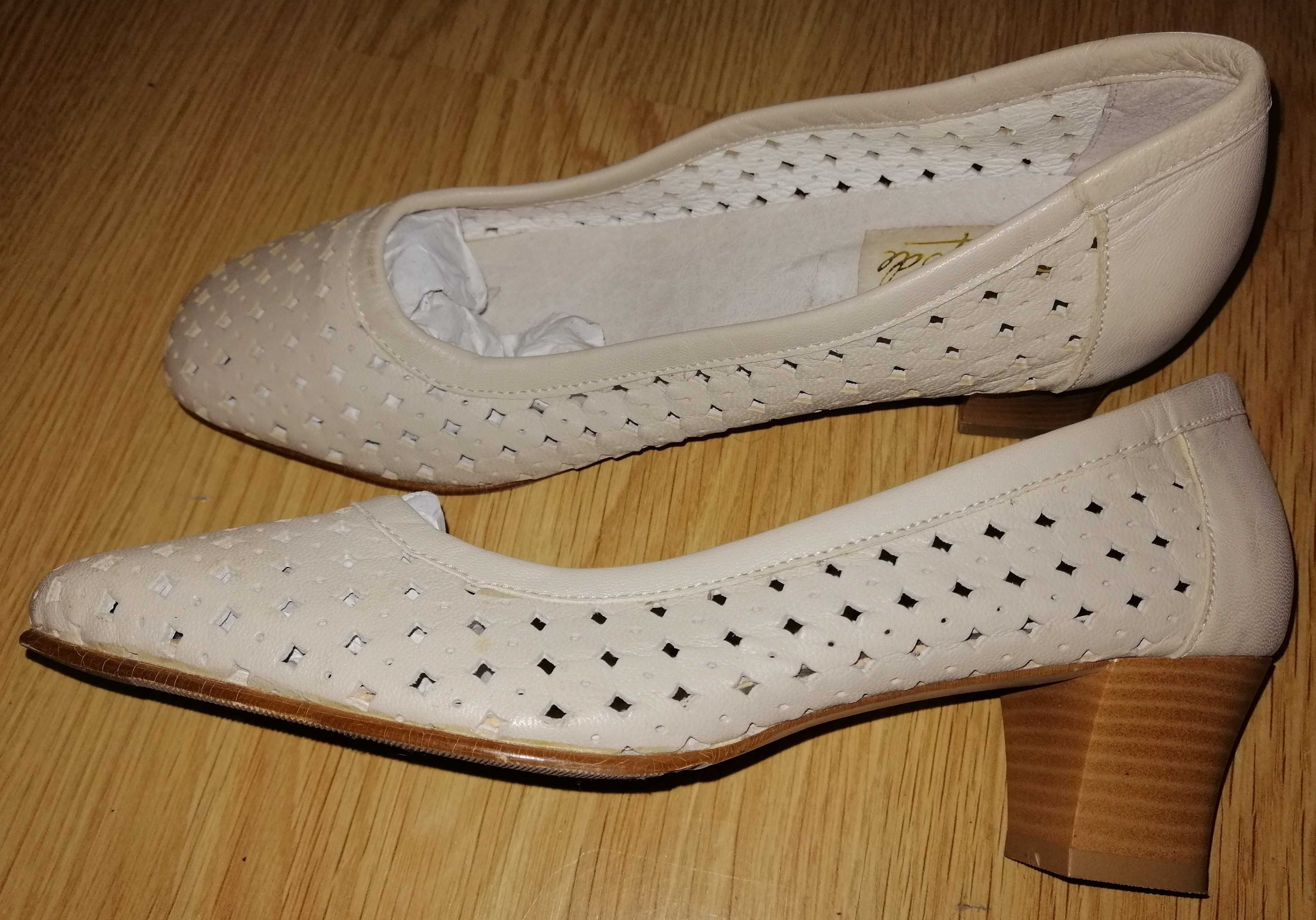 Sapatos Beges (Novos): Tam 36